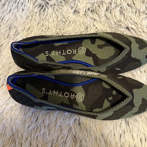 Rothy’s Women’s Spuce The Point Cameo Green Flats - Picture 3 of 7